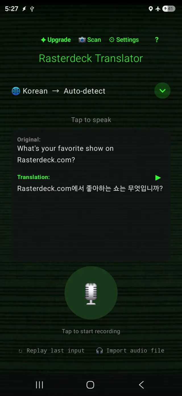 Rasterdeck Translator가 음성을 다른 언어로 번역하는 모습. 완전한 오프라인, 비행기 모드 켜짐.